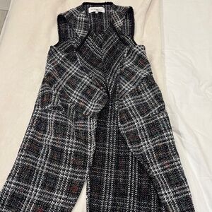 BCBGeneration Black & White Plaid Sleeveless Knit vest sz XS
